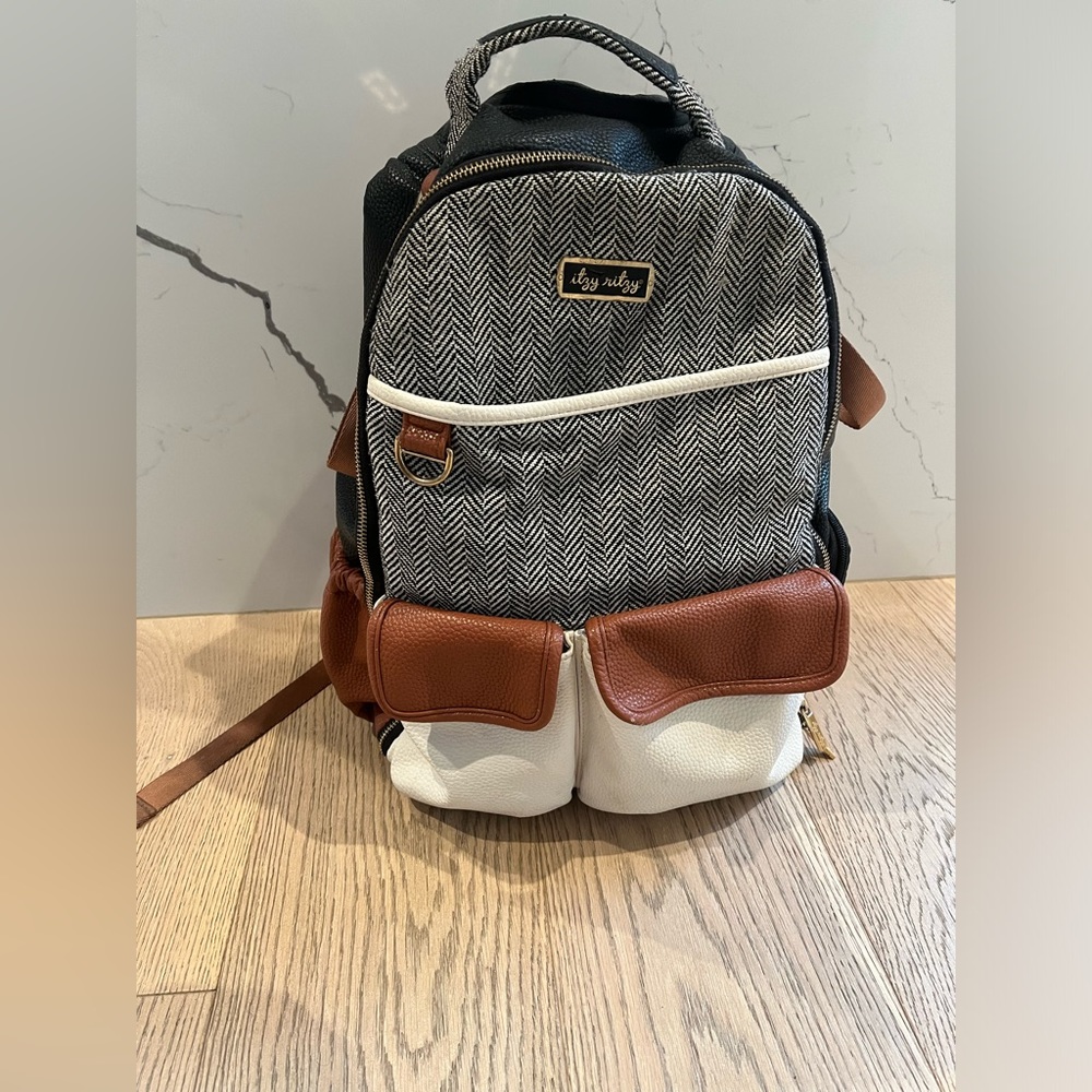 Itzy Ritzy Diaper Bag with Changing Pad